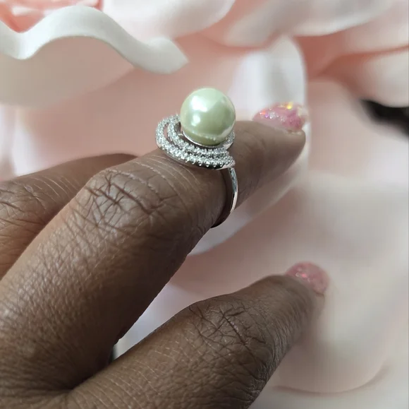 Sunset Pearl and Sterling Silver Ring - Picture 2 of 2